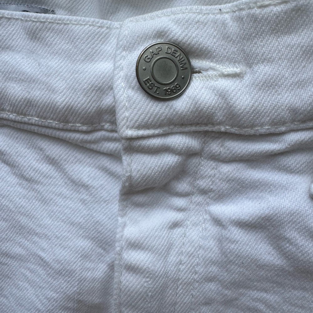 Gap 1969 white slim denim shorts, size 28, 2/3 inches inseam - Picture 3 of 12
